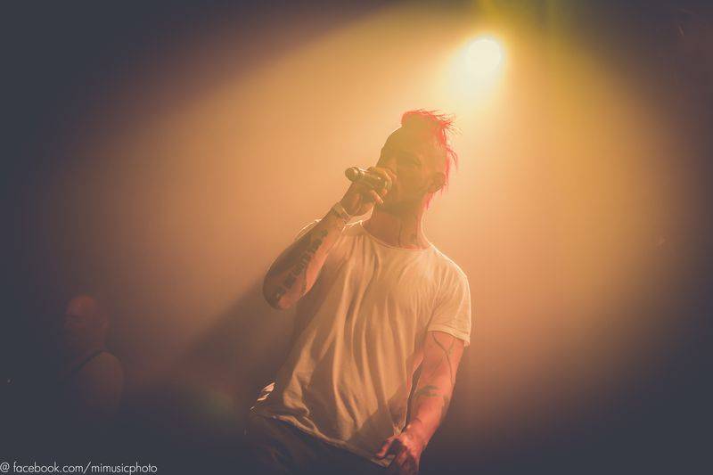 Skyline roztančili vyprodaný klub Roxy svým tradičním vánočním koncertem