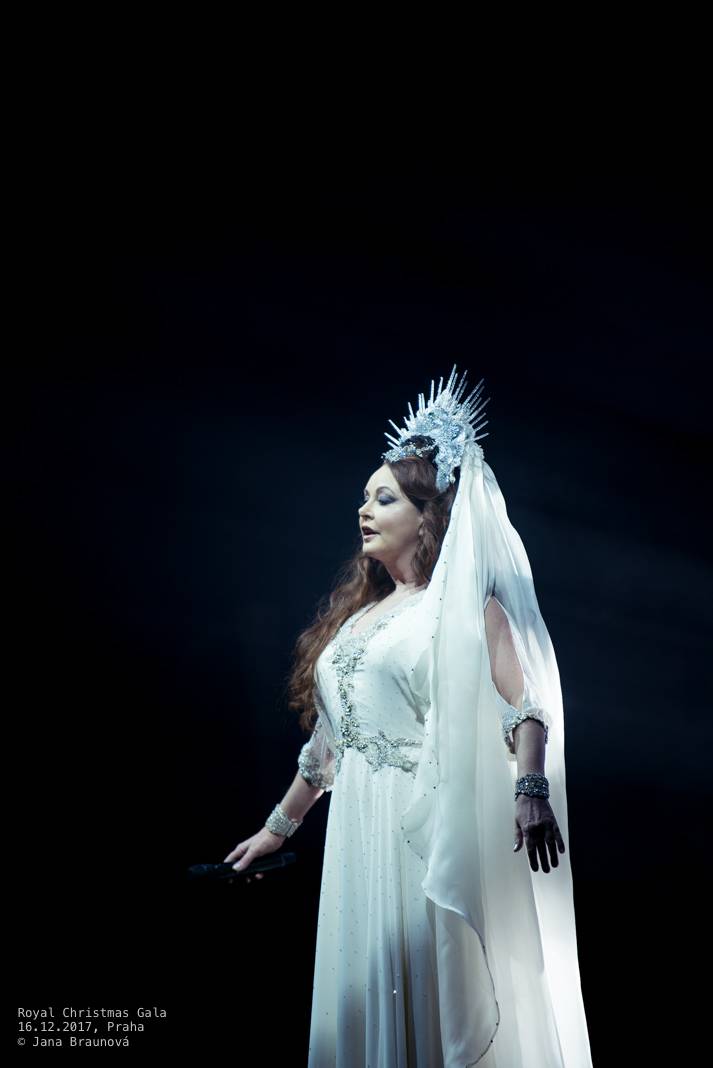 Sarah Brightman vystoupila v rámci vánočního turné s Gregorian v pražské Tipsport aréně
