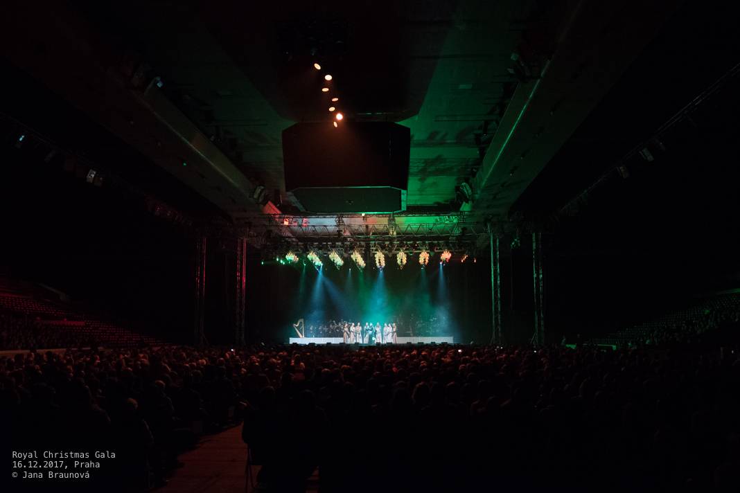 Sarah Brightman vystoupila v rámci vánočního turné s Gregorian v pražské Tipsport aréně