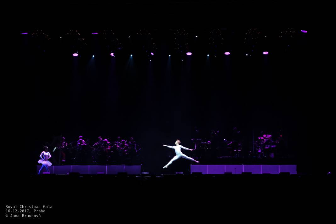 Sarah Brightman vystoupila v rámci vánočního turné s Gregorian v pražské Tipsport aréně