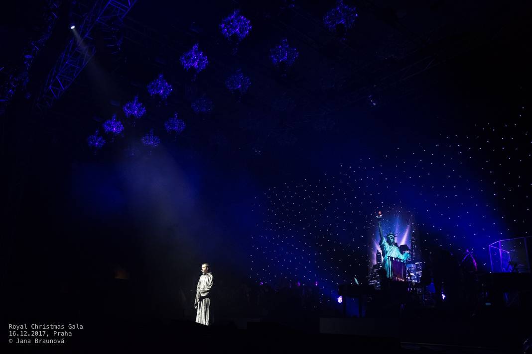 Sarah Brightman vystoupila v rámci vánočního turné s Gregorian v pražské Tipsport aréně