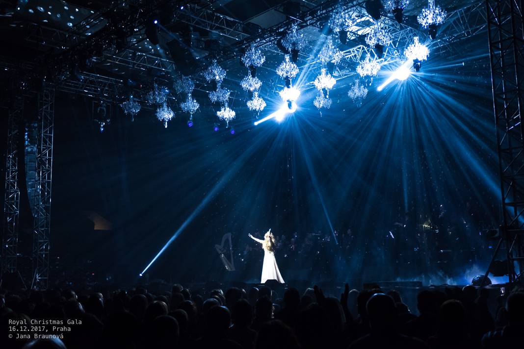 Sarah Brightman vystoupila v rámci vánočního turné s Gregorian v pražské Tipsport aréně