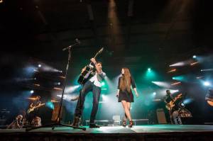 Jelen,  Kateřina Marie Tichá a Debbi, to je záruka zábavy a skvělé hudby. Potvrdilo se to ve Foru Karlín