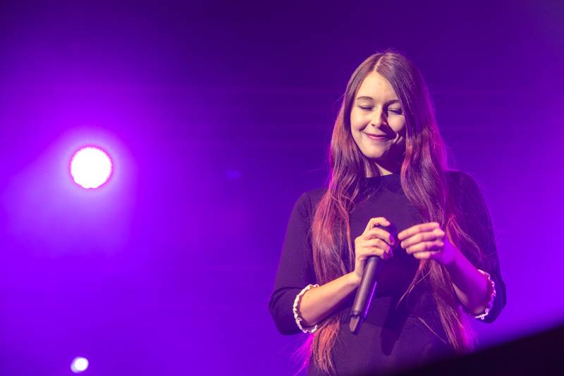 Jelen,  Kateřina Marie Tichá a Debbi, to je záruka zábavy a skvělé hudby. Potvrdilo se to ve Foru Karlín