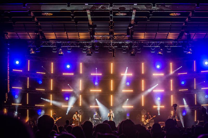 Jelen,  Kateřina Marie Tichá a Debbi, to je záruka zábavy a skvělé hudby. Potvrdilo se to ve Foru Karlín