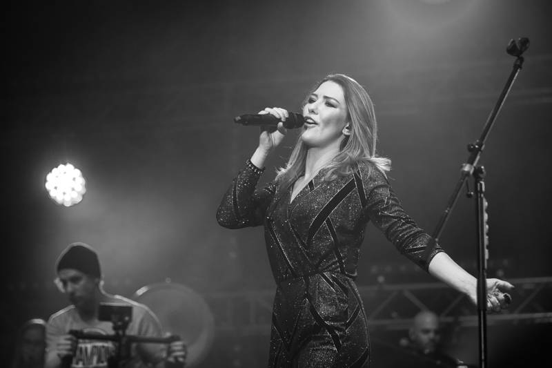 Jelen,  Kateřina Marie Tichá a Debbi, to je záruka zábavy a skvělé hudby. Potvrdilo se to ve Foru Karlín