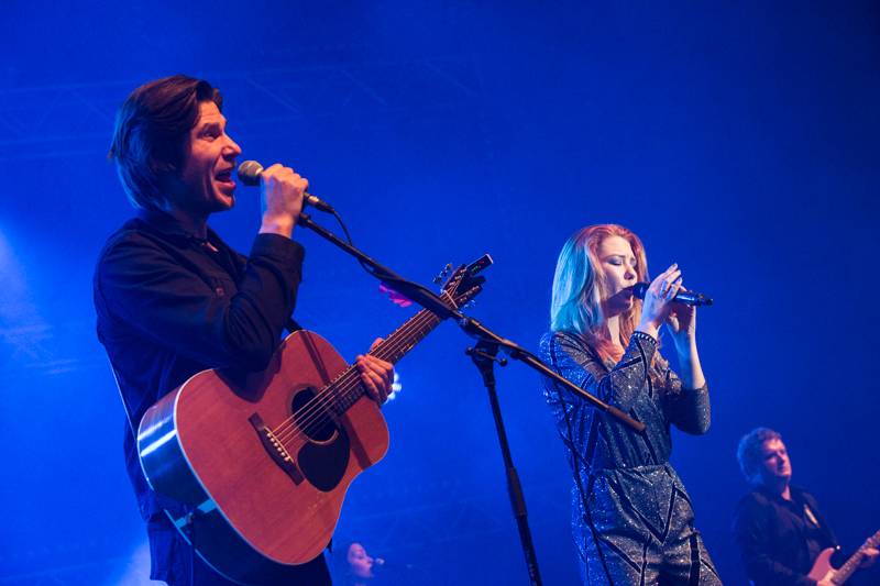 Jelen,  Kateřina Marie Tichá a Debbi, to je záruka zábavy a skvělé hudby. Potvrdilo se to ve Foru Karlín