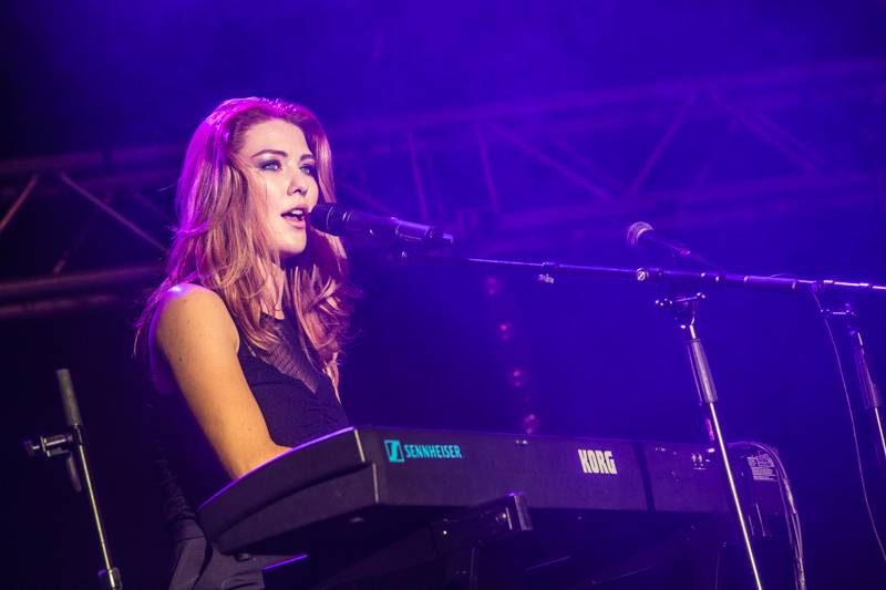 Jelen,  Kateřina Marie Tichá a Debbi, to je záruka zábavy a skvělé hudby. Potvrdilo se to ve Foru Karlín