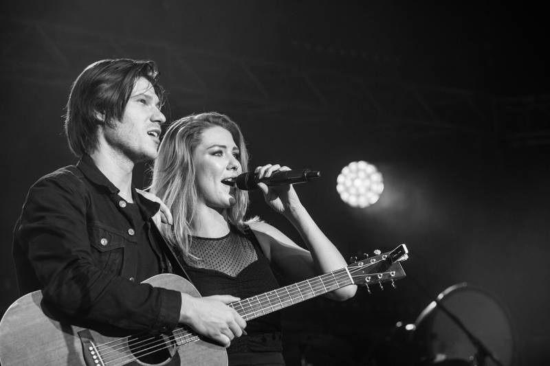 Jelen,  Kateřina Marie Tichá a Debbi, to je záruka zábavy a skvělé hudby. Potvrdilo se to ve Foru Karlín