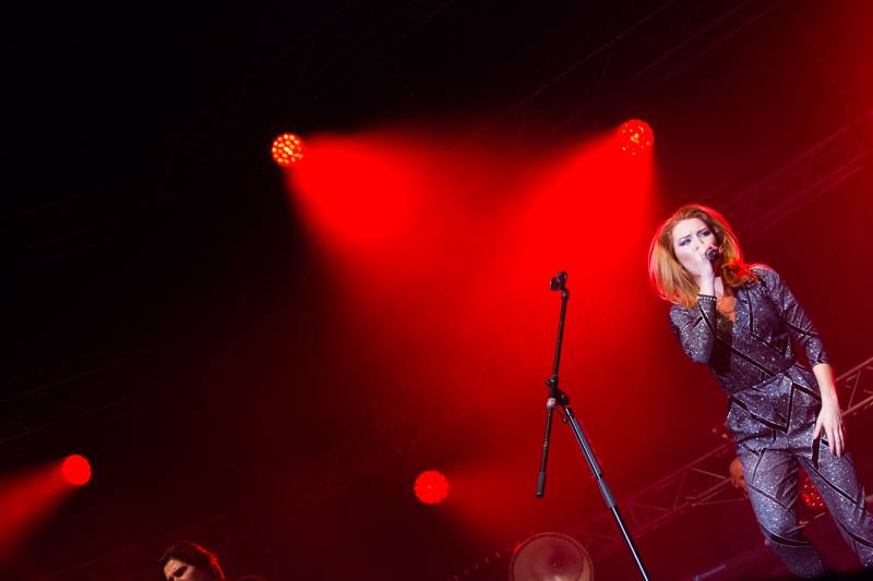 Jelen,  Kateřina Marie Tichá a Debbi, to je záruka zábavy a skvělé hudby. Potvrdilo se to ve Foru Karlín