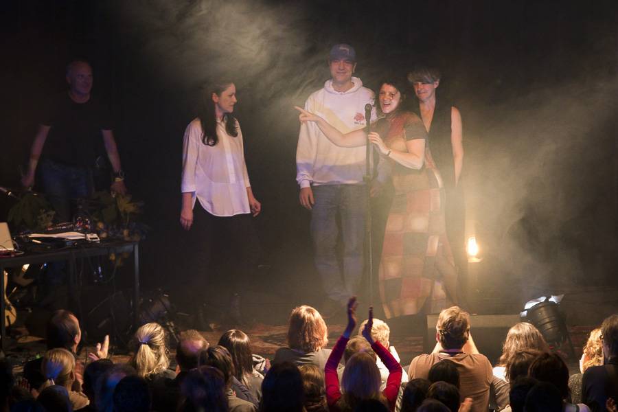 Iva Bittová, Lenka Dusilová a Monika Načeva: Unikátní spojení tří předních českých zpěvaček rozněžnilo Brno