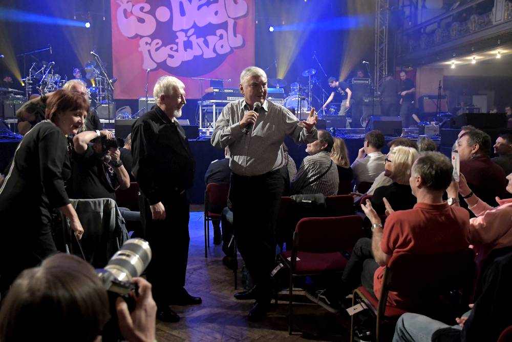Na Československém beat-festivalu v Lucerně vypískali Václava Klause