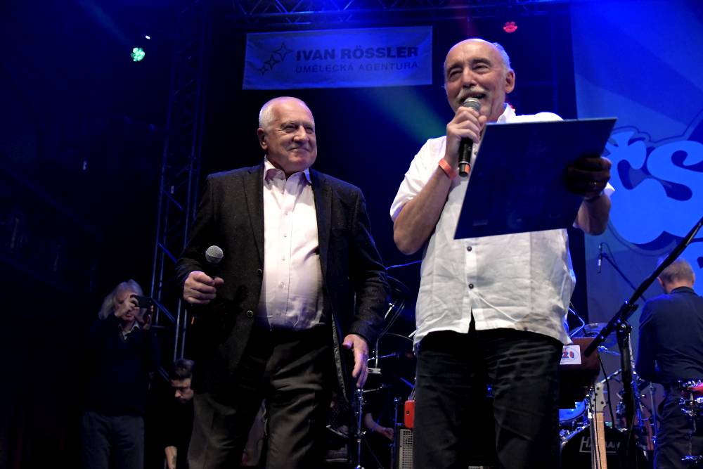 Na Československém beat-festivalu v Lucerně vypískali Václava Klause