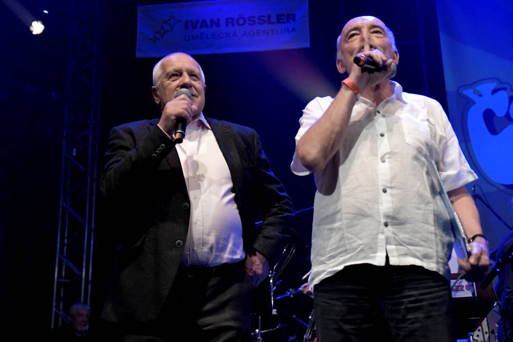 Na Československém beat-festivalu v Lucerně vypískali Václava Klause