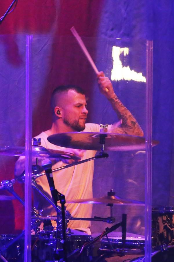 Chinaski na posledním koncertu ve staré sestavě rozdali brněnské onkologii milion. Zazpívala také Ewa Farna