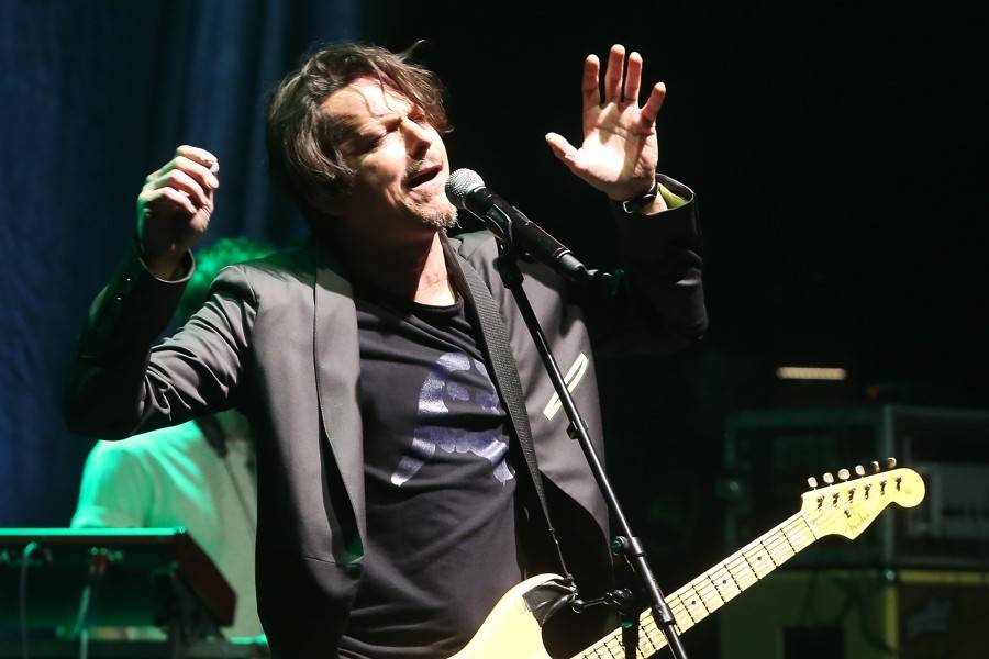 Chinaski na posledním koncertu ve staré sestavě rozdali brněnské onkologii milion. Zazpívala také Ewa Farna