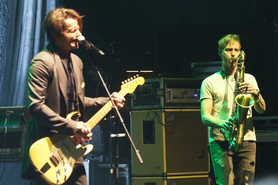 Chinaski na posledním koncertu ve staré sestavě rozdali brněnské onkologii milion. Zazpívala také Ewa Farna