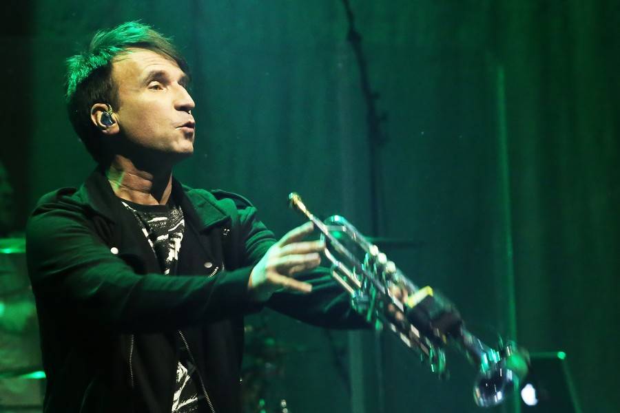 Chinaski na posledním koncertu ve staré sestavě rozdali brněnské onkologii milion. Zazpívala také Ewa Farna