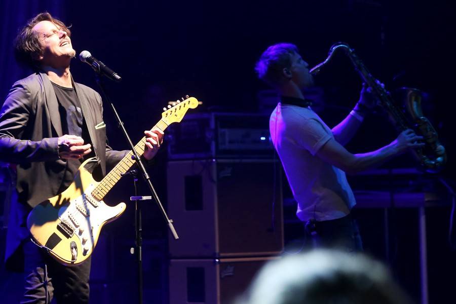 Chinaski na posledním koncertu ve staré sestavě rozdali brněnské onkologii milion. Zazpívala také Ewa Farna