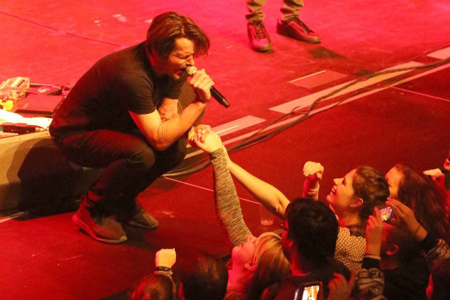 Chinaski na posledním koncertu ve staré sestavě rozdali brněnské onkologii milion. Zazpívala také Ewa Farna