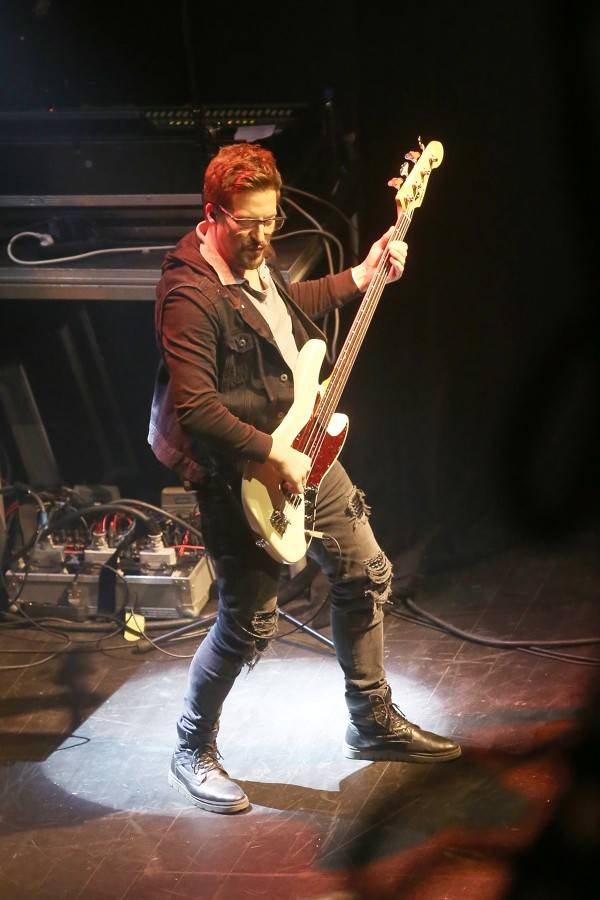 Chinaski na posledním koncertu ve staré sestavě rozdali brněnské onkologii milion. Zazpívala také Ewa Farna