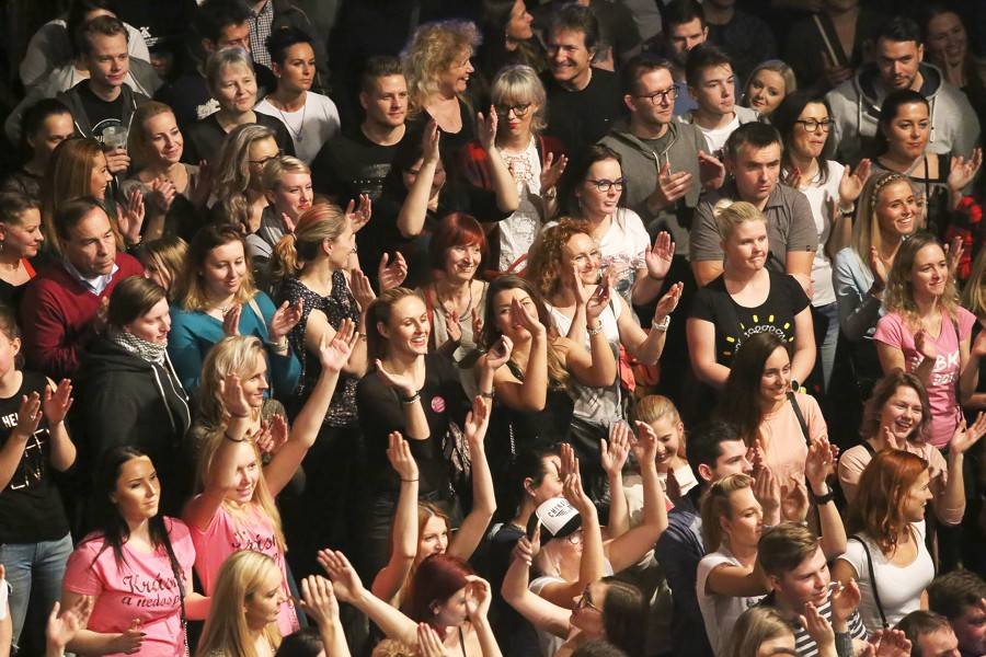 Chinaski na posledním koncertu ve staré sestavě rozdali brněnské onkologii milion. Zazpívala také Ewa Farna