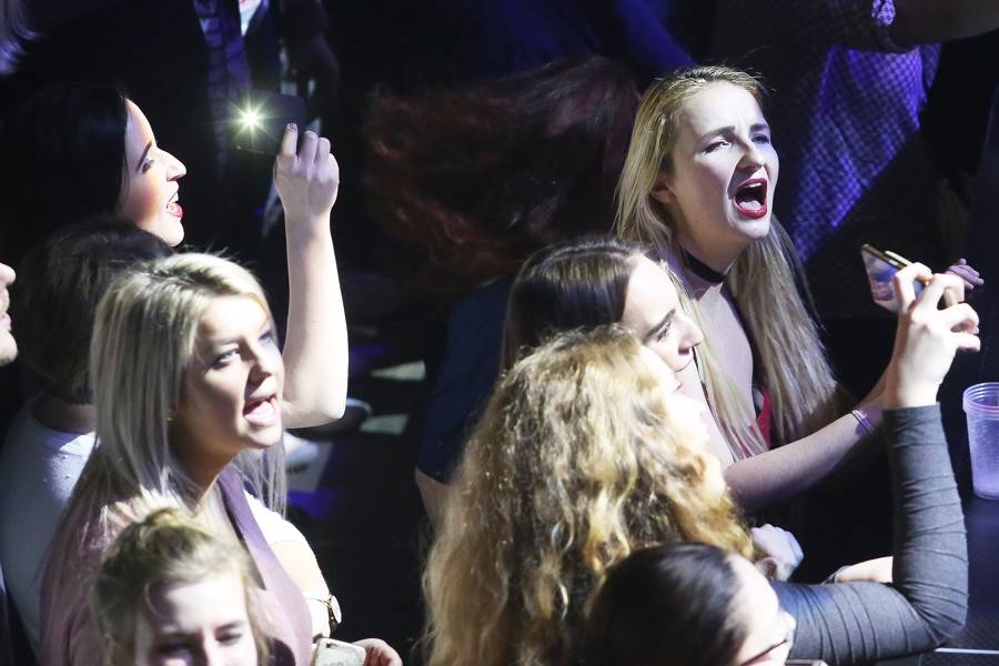 Chinaski na posledním koncertu ve staré sestavě rozdali brněnské onkologii milion. Zazpívala také Ewa Farna