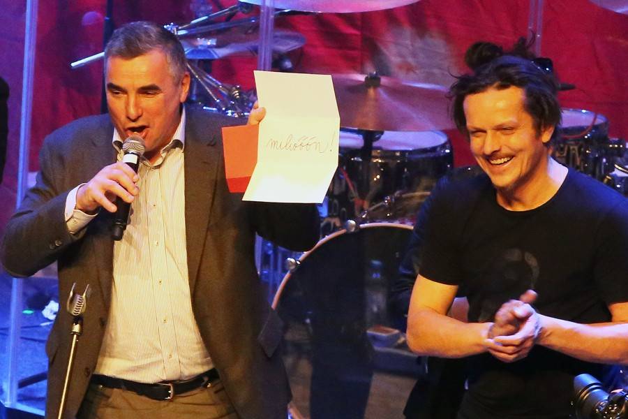 Chinaski na posledním koncertu ve staré sestavě rozdali brněnské onkologii milion. Zazpívala také Ewa Farna