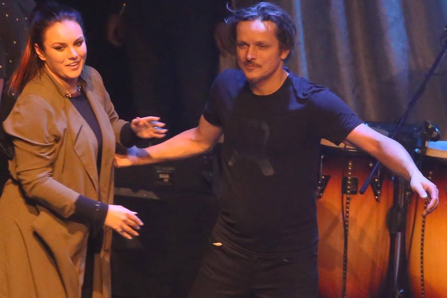 Chinaski na posledním koncertu ve staré sestavě rozdali brněnské onkologii milion. Zazpívala také Ewa Farna