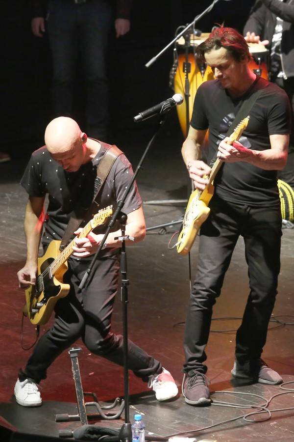 Chinaski na posledním koncertu ve staré sestavě rozdali brněnské onkologii milion. Zazpívala také Ewa Farna