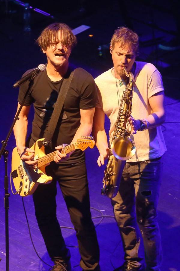 Chinaski na posledním koncertu ve staré sestavě rozdali brněnské onkologii milion. Zazpívala také Ewa Farna