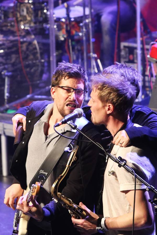 Chinaski na posledním koncertu ve staré sestavě rozdali brněnské onkologii milion. Zazpívala také Ewa Farna