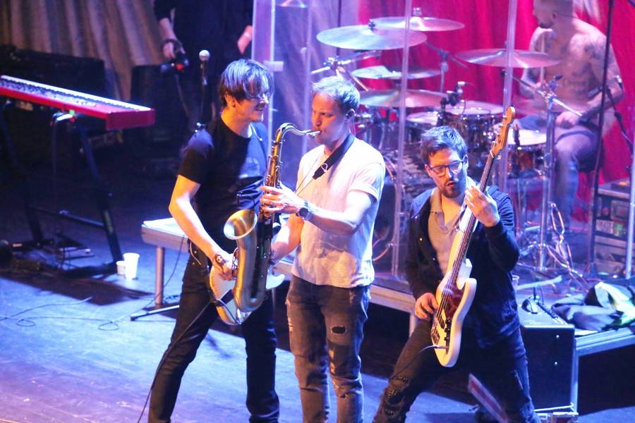 Chinaski na posledním koncertu ve staré sestavě rozdali brněnské onkologii milion. Zazpívala také Ewa Farna