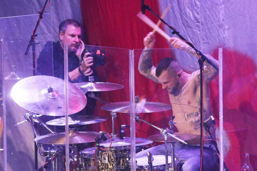 Chinaski na posledním koncertu ve staré sestavě rozdali brněnské onkologii milion. Zazpívala také Ewa Farna