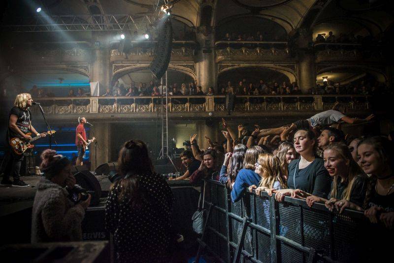 Vypsaná Fixa dobyla velkou Lucernu, fanoušky potěšila i čtením