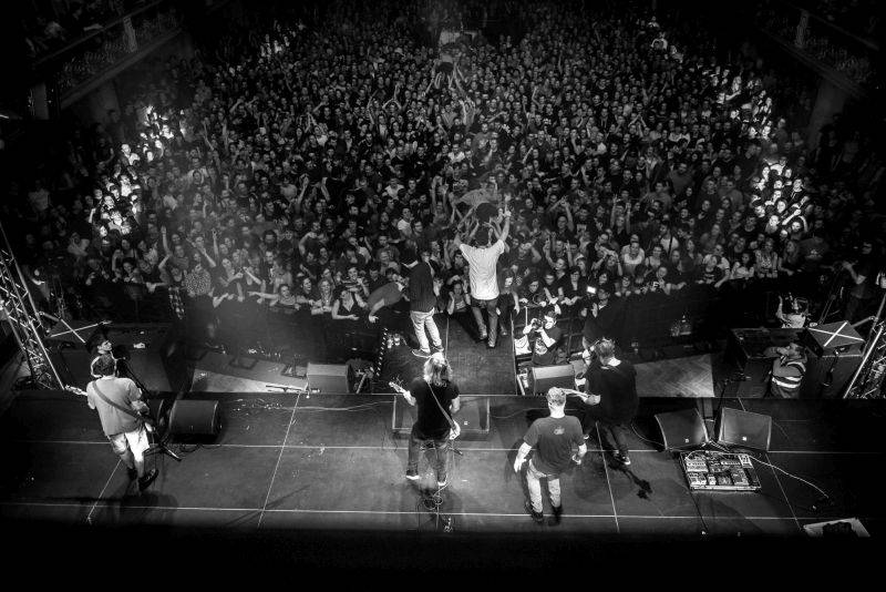 Vypsaná Fixa dobyla velkou Lucernu, fanoušky potěšila i čtením