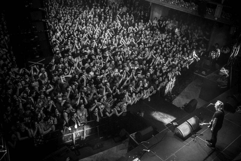 Vypsaná Fixa dobyla velkou Lucernu, fanoušky potěšila i čtením