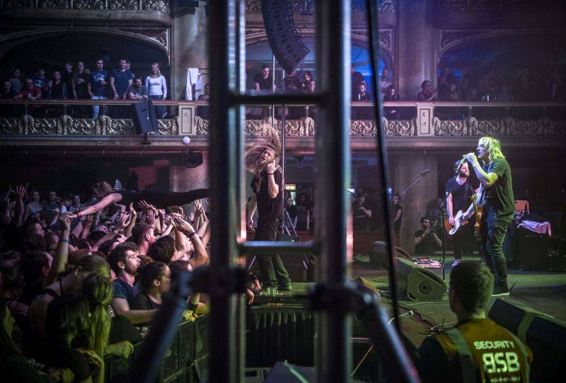 Vypsaná Fixa dobyla velkou Lucernu, fanoušky potěšila i čtením