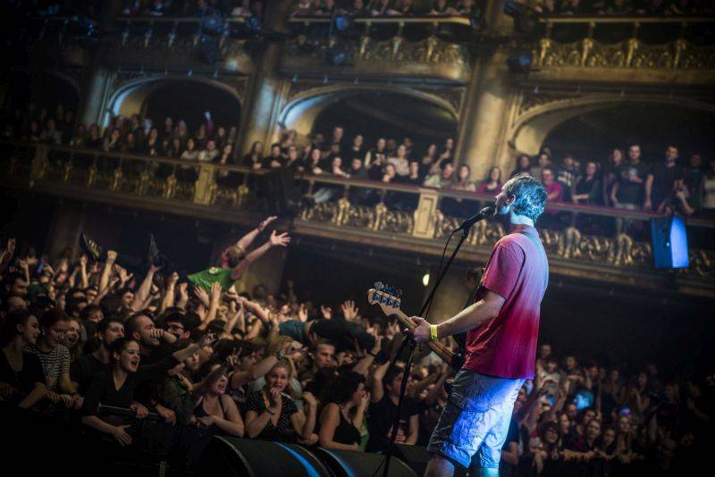 Vypsaná Fixa dobyla velkou Lucernu, fanoušky potěšila i čtením