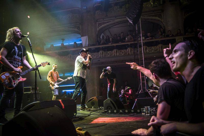 Vypsaná Fixa dobyla velkou Lucernu, fanoušky potěšila i čtením