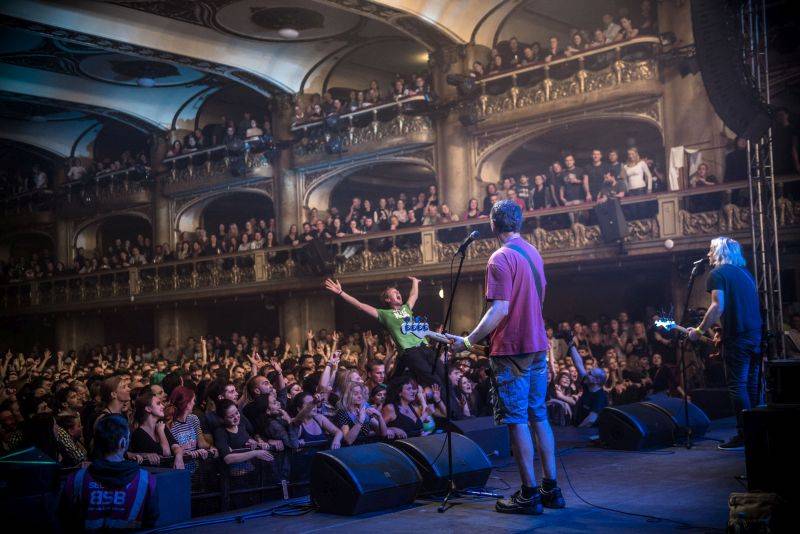 Vypsaná Fixa dobyla velkou Lucernu, fanoušky potěšila i čtením
