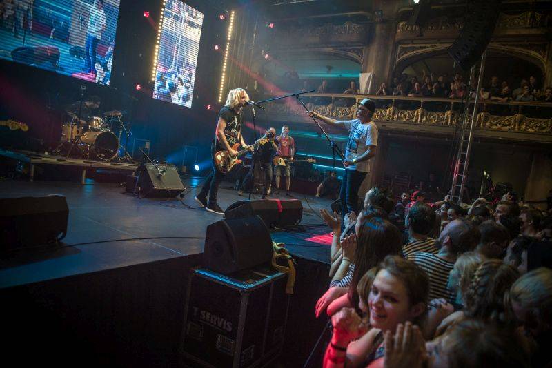 Vypsaná Fixa dobyla velkou Lucernu, fanoušky potěšila i čtením