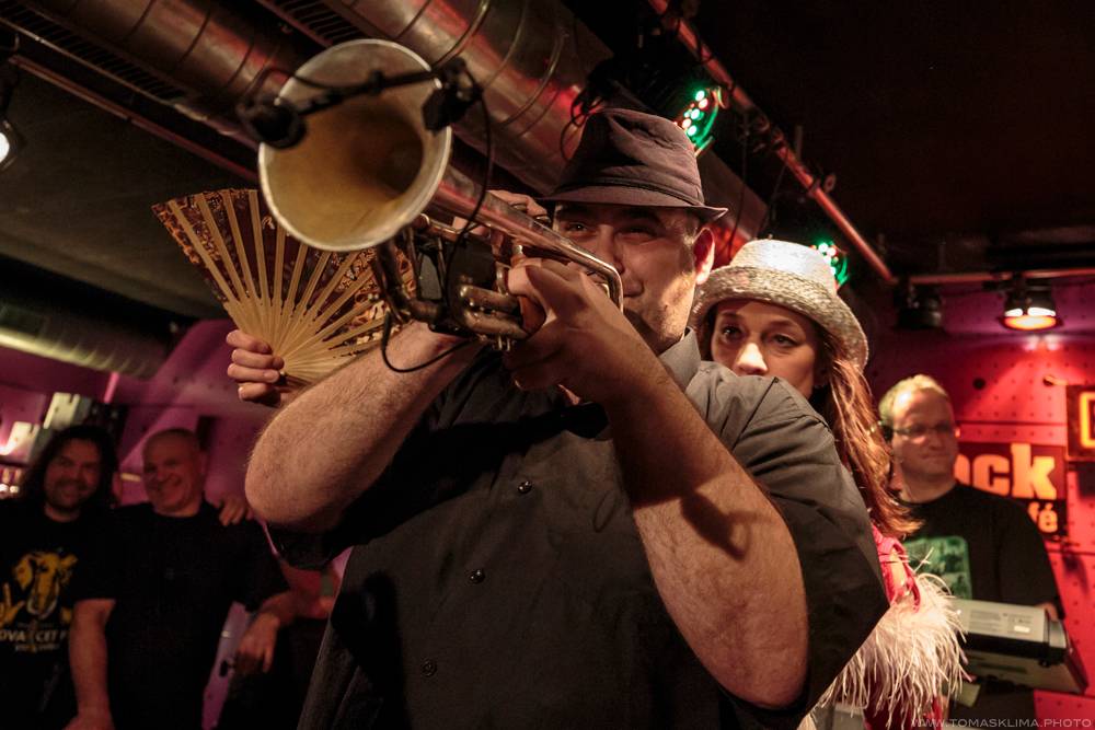 Sto zvířat to v rámci Elephant tour rozjeli v Jazz Docku. V únoru se tam vrátí