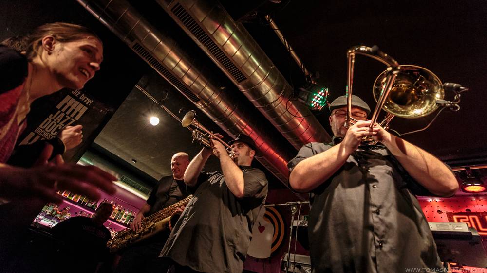 Sto zvířat to v rámci Elephant tour rozjeli v Jazz Docku. V únoru se tam vrátí