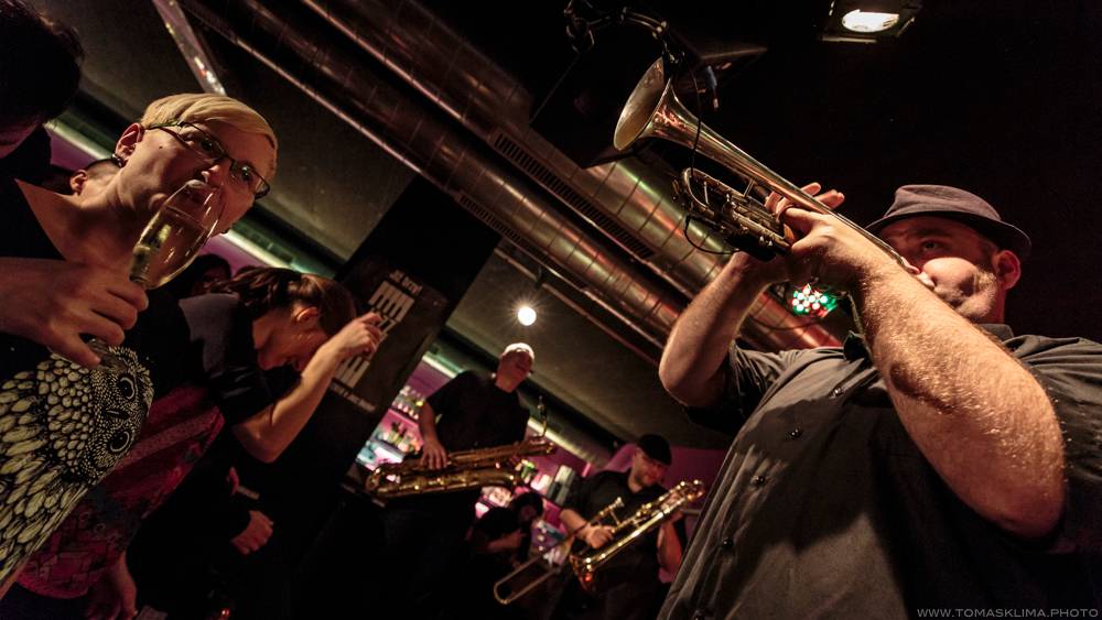 Sto zvířat to v rámci Elephant tour rozjeli v Jazz Docku. V únoru se tam vrátí