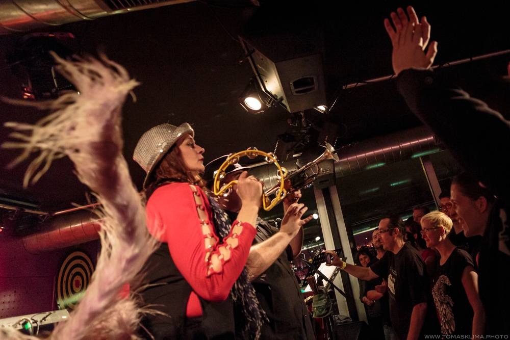 Sto zvířat to v rámci Elephant tour rozjeli v Jazz Docku. V únoru se tam vrátí