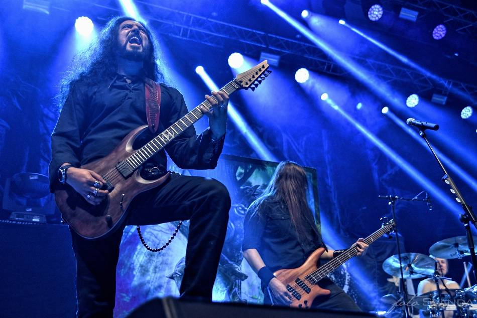 Arch Enemy a jejich hosté svojí deathmetalovou náloží narušili statiku Fóra Karlín