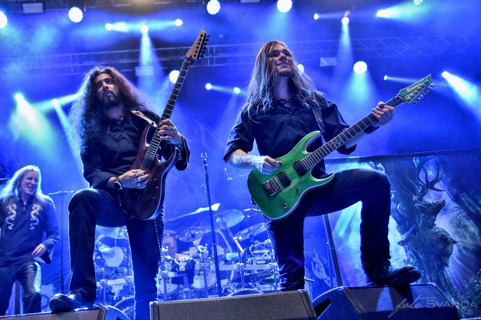 Arch Enemy a jejich hosté svojí deathmetalovou náloží narušili statiku Fóra Karlín