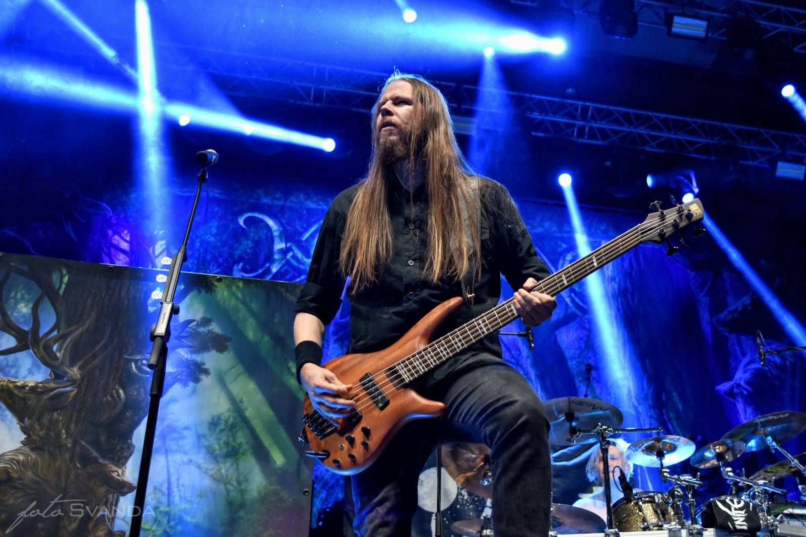 Arch Enemy a jejich hosté svojí deathmetalovou náloží narušili statiku Fóra Karlín