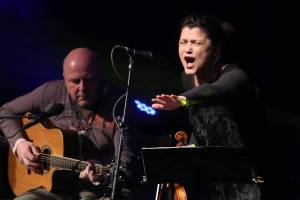 Iva Bittová řádila v Hodoníně, doprovodili ji Čikori